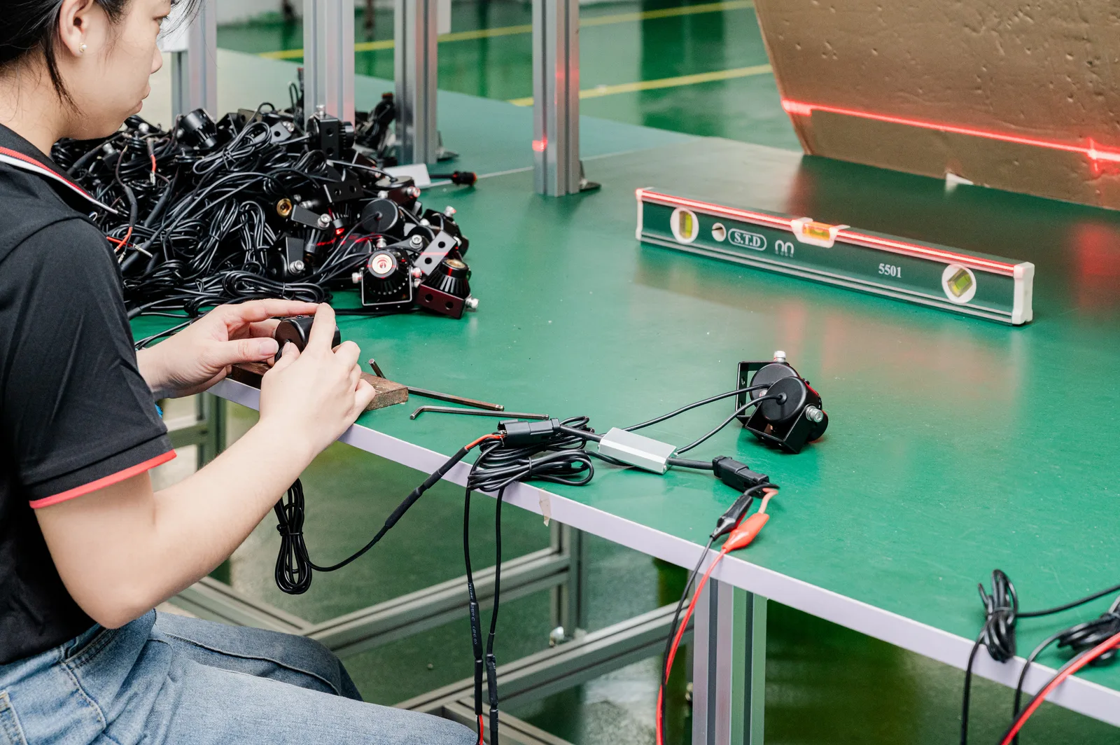 XRLL LED light assembly workbench with laser alignment