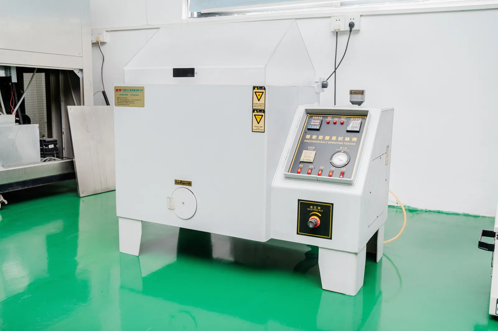 XRLL salt spray corrosion test for forklift lights